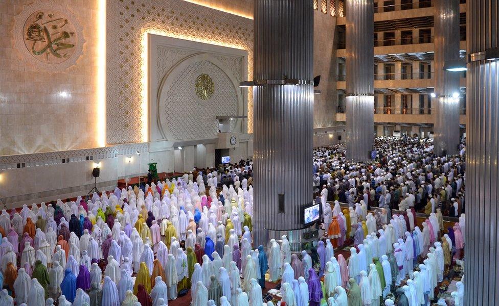 Indonesian Muslims hold prayers on the first night of the holy month of Ramadan at the Istiqlal mosque in Jakarta on July 9, 2013.