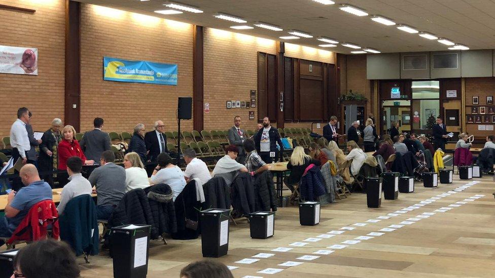 Llanelli count