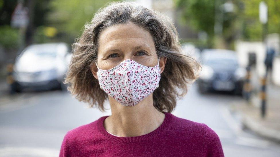 Woman wearing a face mask