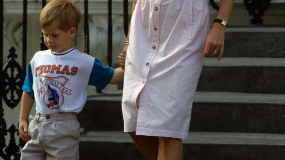 prince-harry-in-thomas-tshirt.