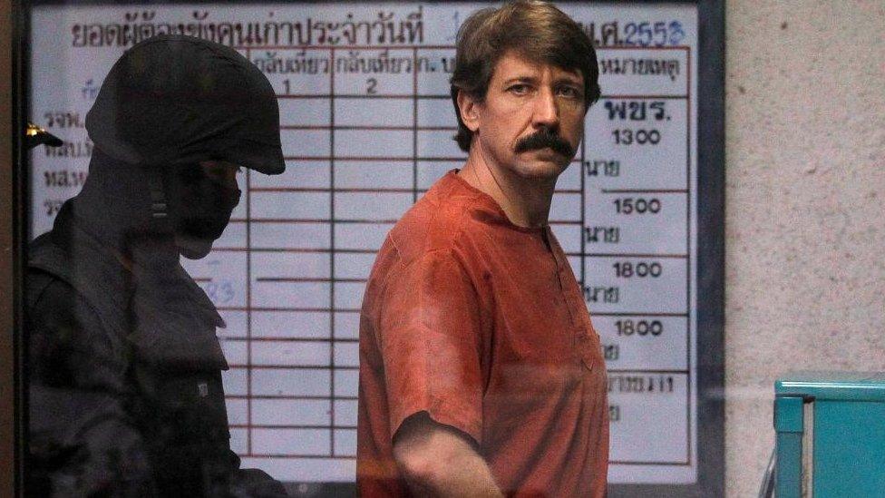 Alleged arms smuggler Viktor Bout from Russia is escorted by a member of the special police unit as he arrives at a criminal court in Bangkok October 4, 2010