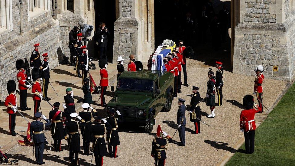 duke-of-Edinburgh-coffin-being-moved-onto-land-rover