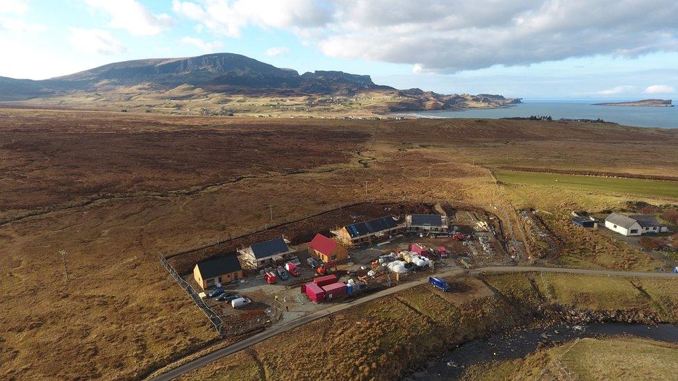 Taighean ùra gan togail