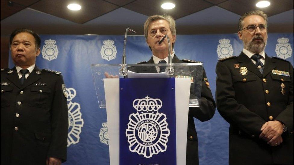 Spanish police news conference about the arrest of more than 200 Chinese involved in fraud, 14 December 2016