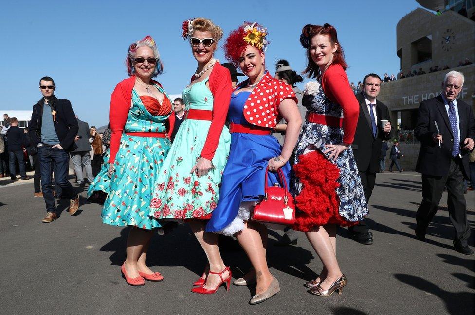 Ladies' Day at Cheltenham Festival raises fashion stakes - BBC News