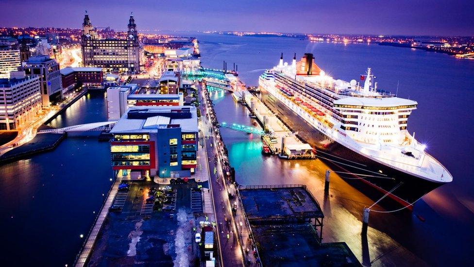 Queen Mary 2 on the River Mersey in 2009