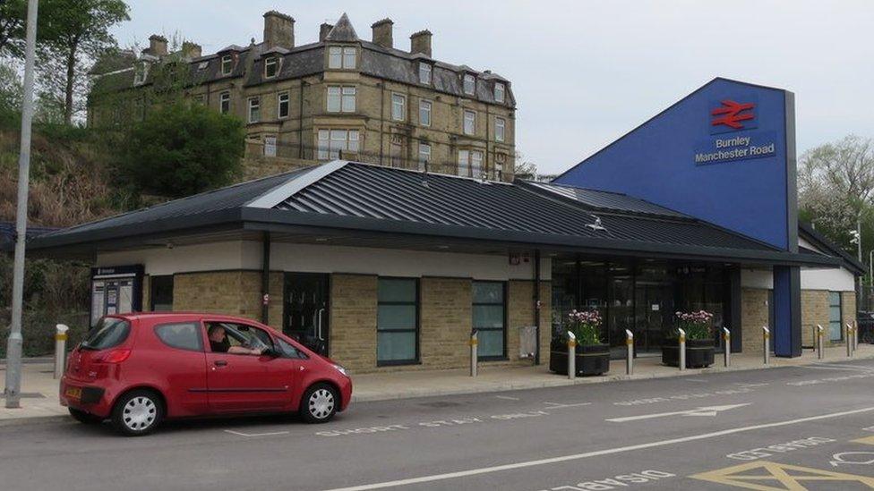 Manchester Road railway station