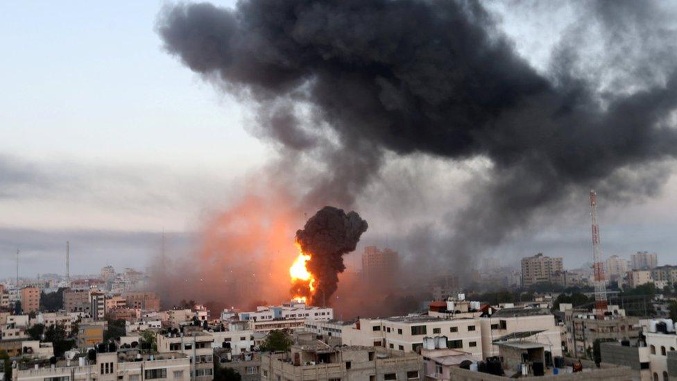 Smoke and flames rise from Gaza during Israeli air strikes (12 May 2021)