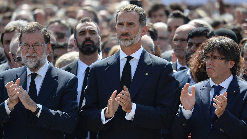 Spanish Prime Minister Mariano Rajoy, Spain's King Felipe VI, and the President of Catalonia Carles Puigdemont all applauding the minutes silence.