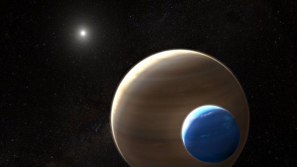 This artist's impression depicts the exomoon candidate Kepler-1625b-i, the planet it is orbiting and the star in the centre of the star system