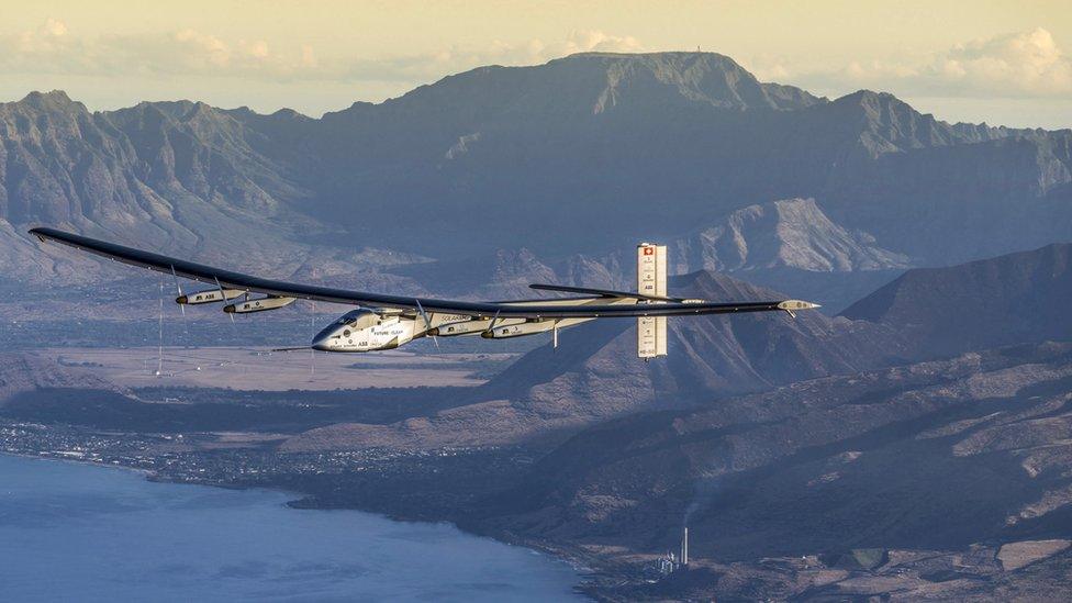 Solar Impulse 2 glides over the Hawaii mountains