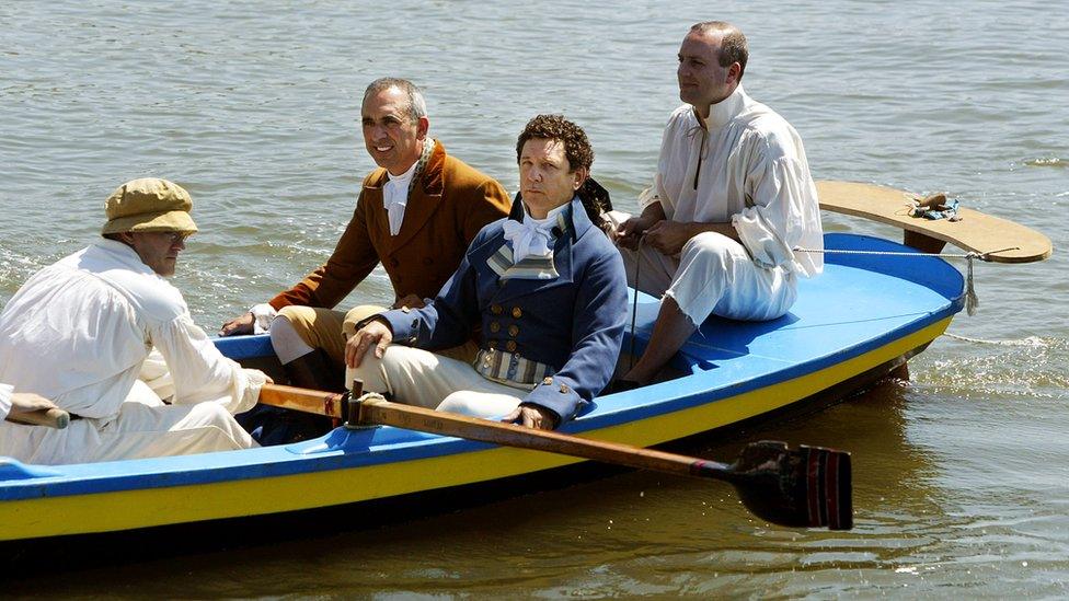 Antonio Burr (C), a descendant of Aaron Burr's cousin, is rowed to shore as Peter Tavino (2nd-L) looks on during a re-enactment marking the 200th anniversary of the Alexander Hamilton - Aaron Burr duel 11 July 2004