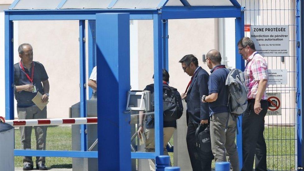 Azharuddin Abdul Rahman (C), director general of Malaysia's Department Civil Aviation, arrives with Malaysian experts at the Directorate General of Armaments (DGA) Aeronautical Technical Centre in Balma