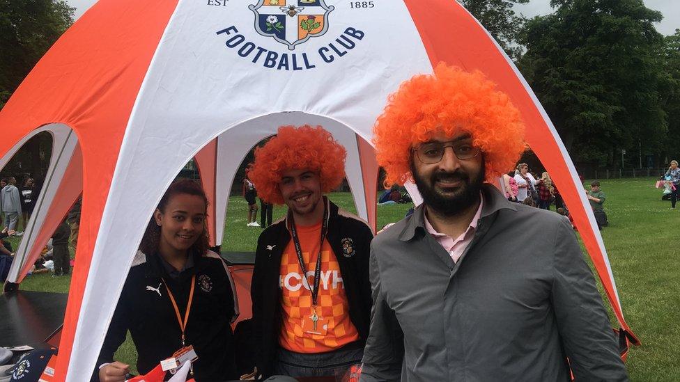 Monty Panesar wearing a Luton Town FC wig