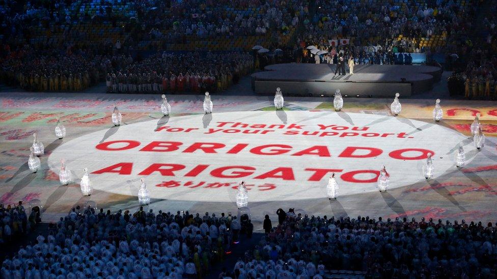 A huge message is unveiled in the main arena reading "Obrigado Arigato" the Portuguese and Japanese words for thank you.