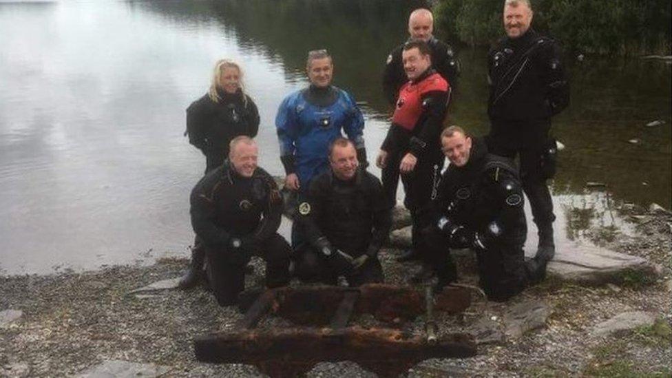 Divers with the wagon