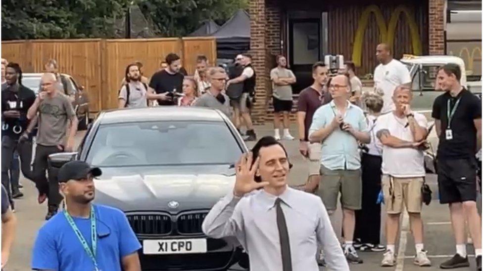 Hiddleston on set