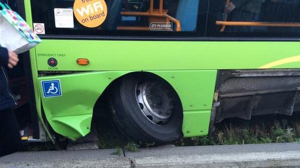 Crashed guided bus, Longstanton