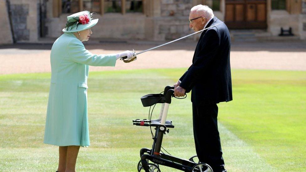 Queen and Capt Sir Tom Moore