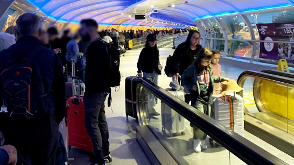 Queues at the airport