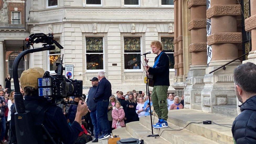 Ed Sheeran singing in Ipswich town centre