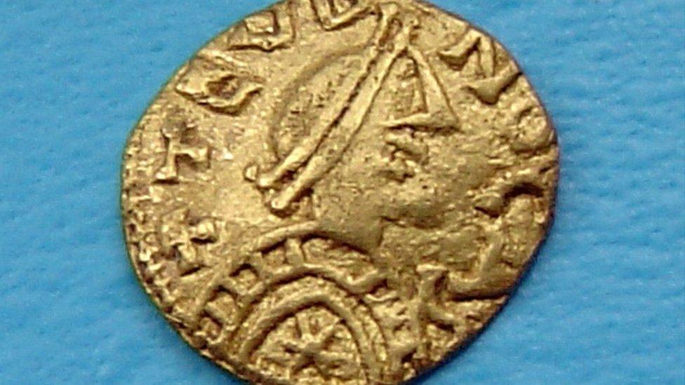 Gold tremissis, Merovingian