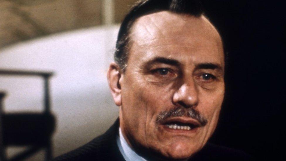 Enoch Powell yn 1976