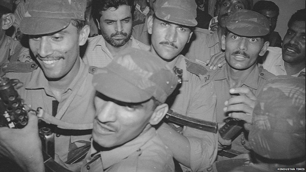 Yakub Memon with a police guard in Mumbai