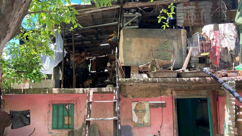 Many homes in La Güinera are built from plastic sheeting, corrugated iron, breezeblocks and wood