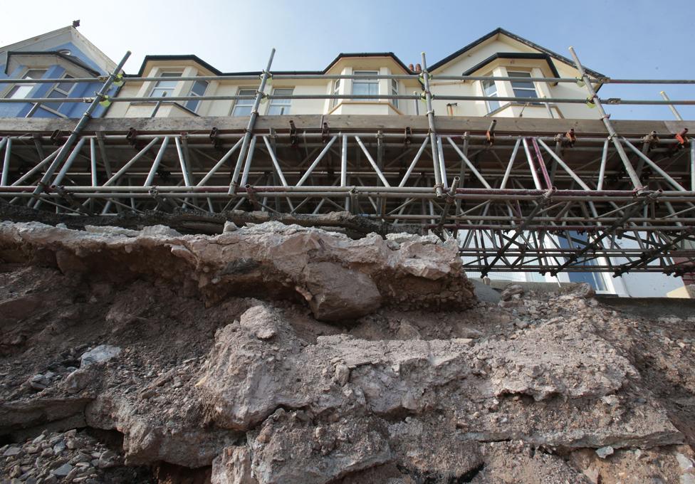 Work to repair the Dawlish railway track