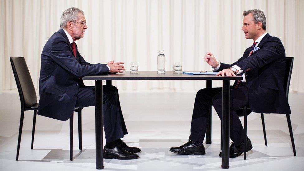 Norbert Hofer (R) and Alexander Van der Bellen sit opposite each other ahead of a television debate in Vienna, Austria (15 May, 2016)