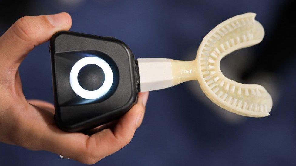 electronic toothbrush, shaped like a mouthguard