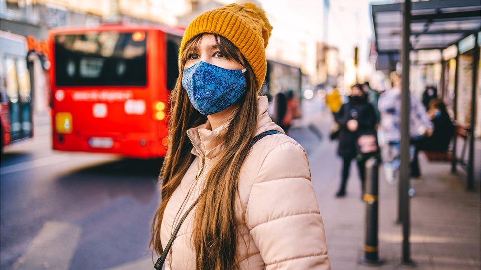 girl-wearing-mask