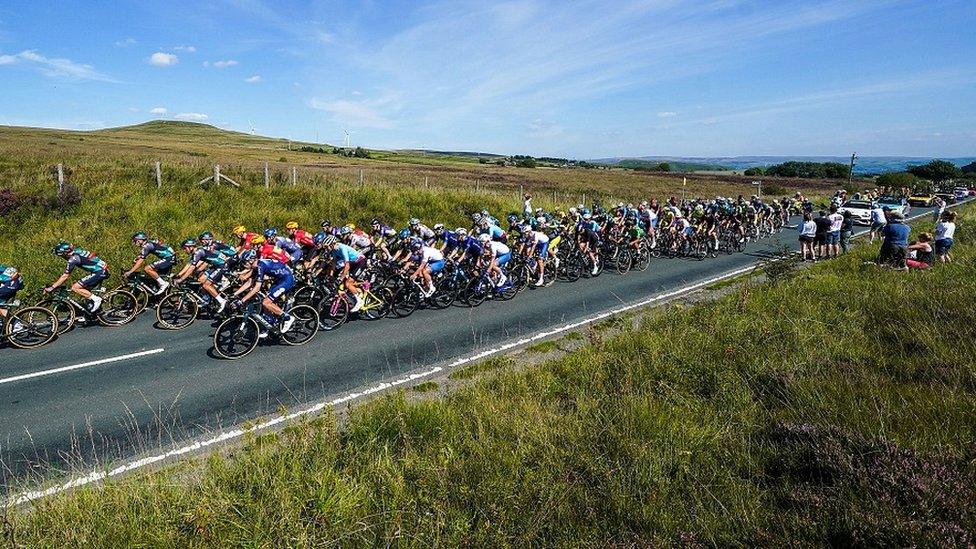 The pack make their way up Edenfield Road