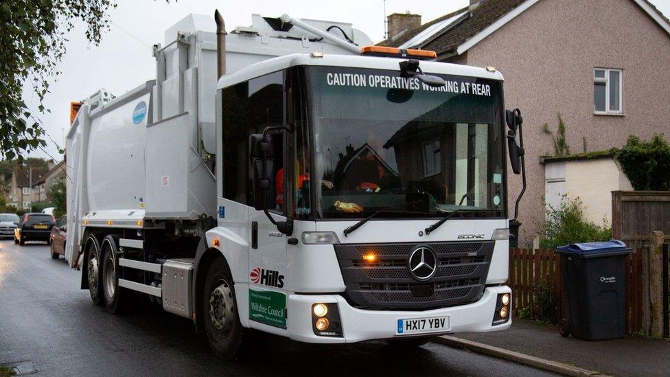 Hills Waste Solution bin lorry