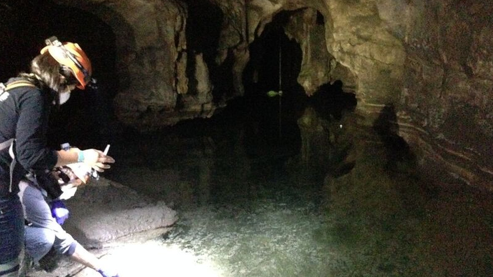 Dr Mathilda Mommersteeg and a colleague in the Panchon cave