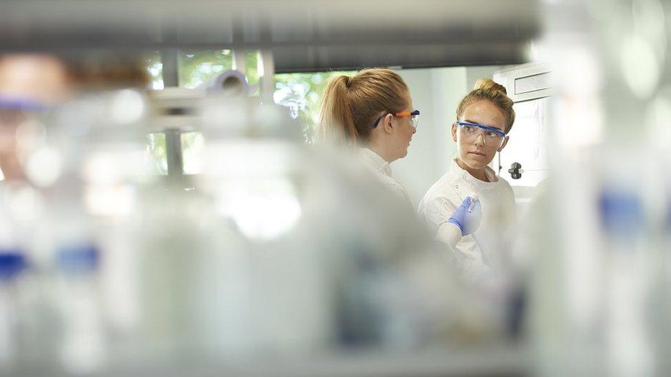 Women in a science lab