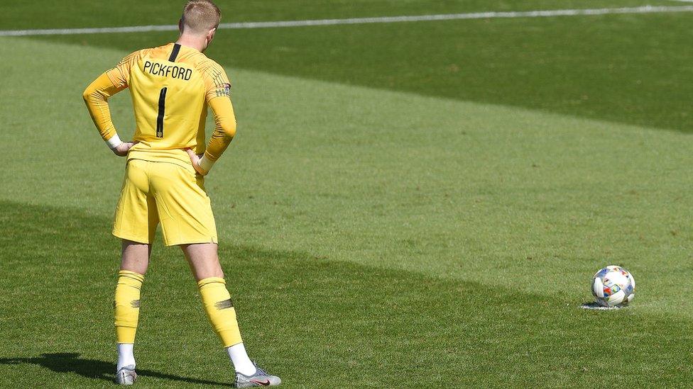 Jordan Pickford prepares to take a penalty.