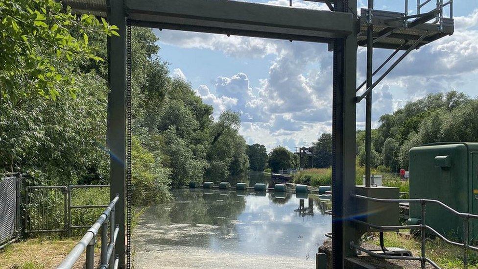 Cardington Lock close to Bedford