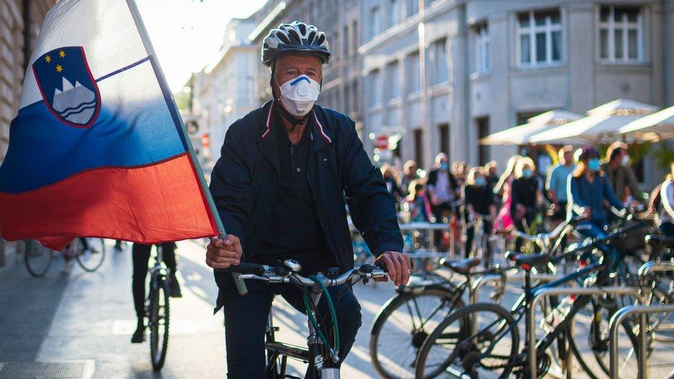 Anti-government protesters ride through central Ljubljana (8 May 2020)