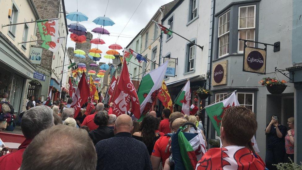 Independence supporters march down Palace Street in Caernarfon.