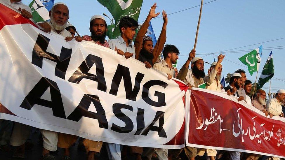 Pakistanis protesting against Asia Bibi's acquittal