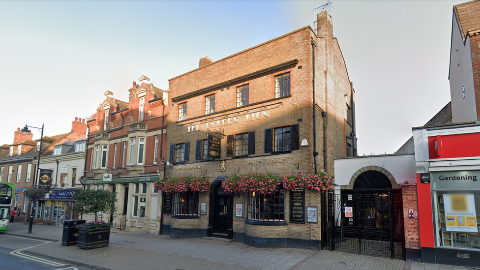 Golden Lion pub