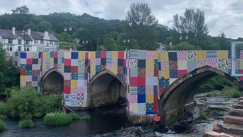 Gwaith celf pont Llangollen