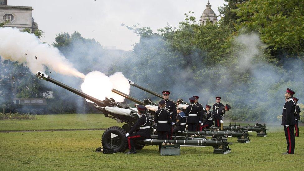 Artillery gun salute