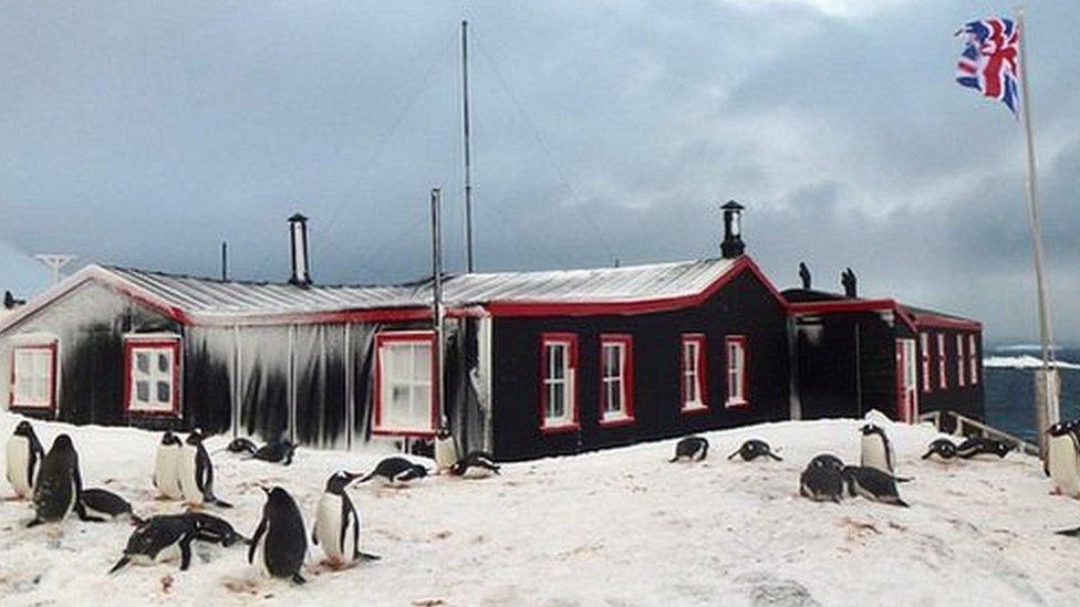 Post office and museum on Goudier Island