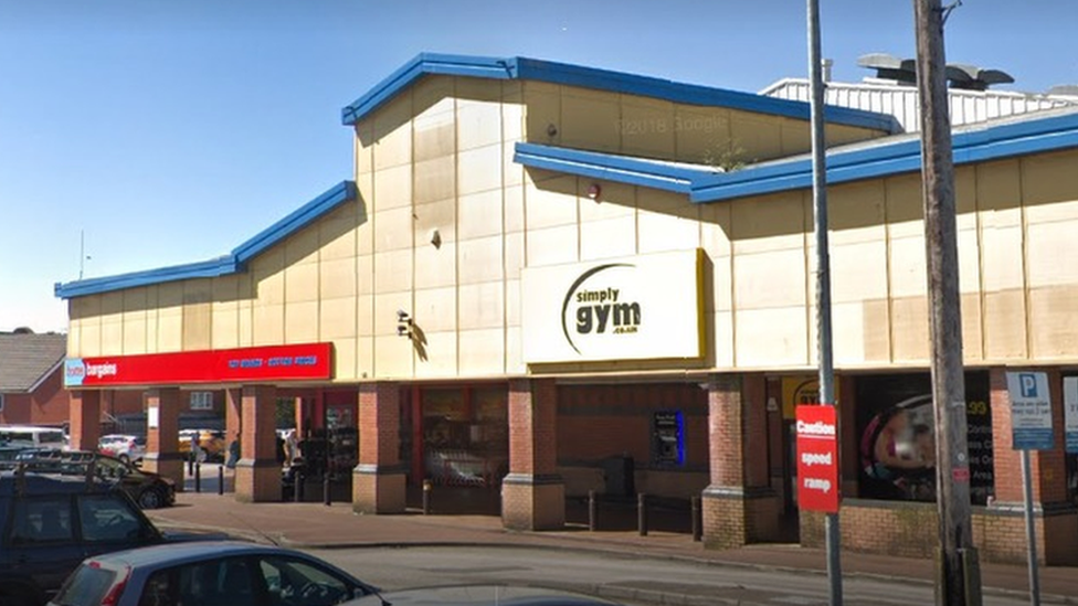 ˿ Bargains and Simply Gym on Holt Road, Wrexham