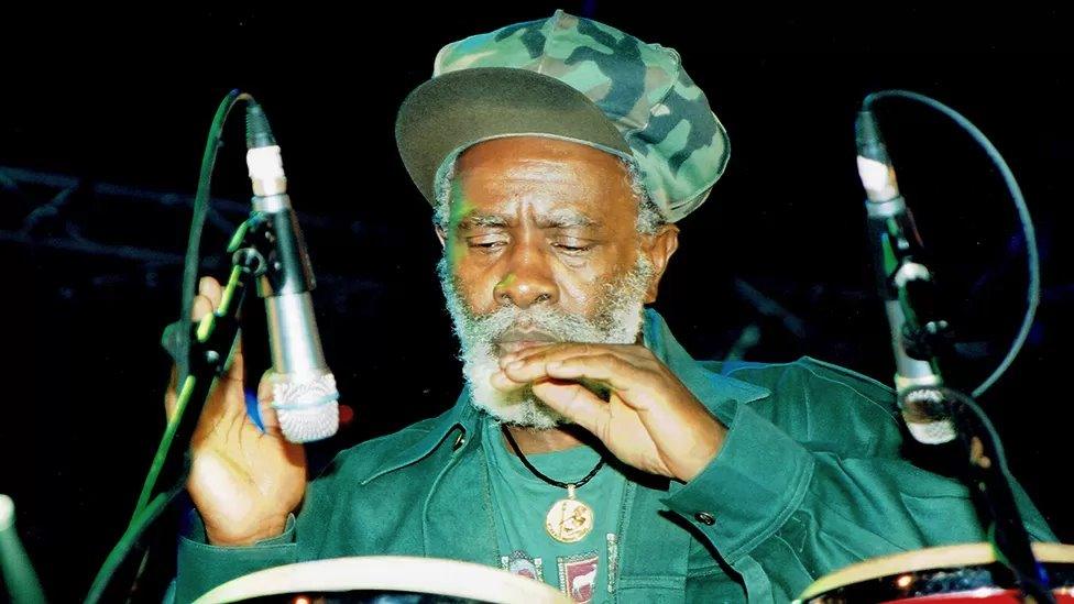 Burning Spear, yr artist roots reggae o Jamaica, yn 2002