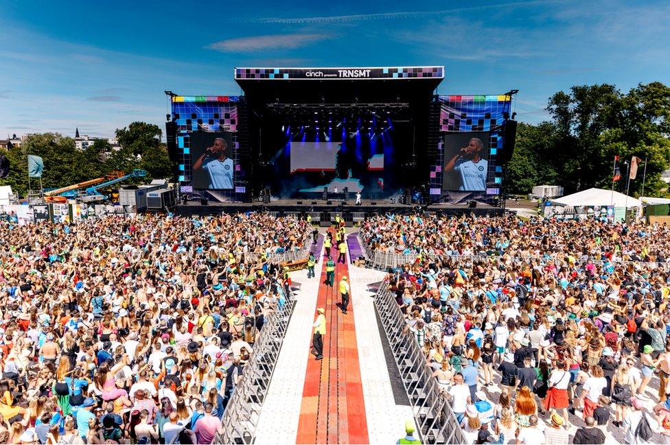 Example on the main stage