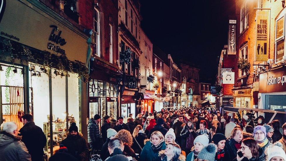 Busy Sadler Gate